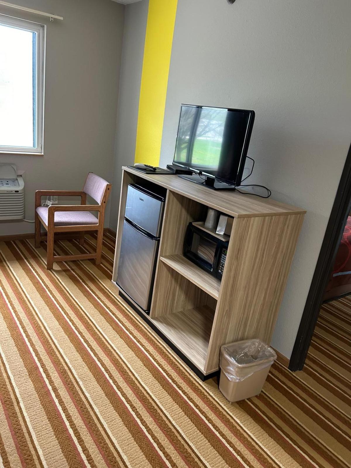 Super 8 By Wyndham Blair Otel Dış mekan fotoğraf